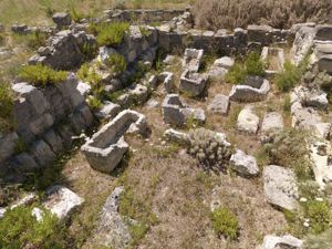 Cuglieri, Cornus, basilica paleocristiana, sarcofagi