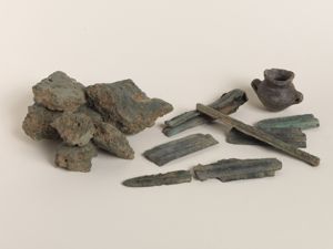 Villacidro, Museo archeologico Villa Leni, frammenti di lingotti ox-hide e di lame votive