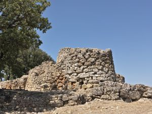 Villanova Tulo, nuraghe Adoni, torre angolare