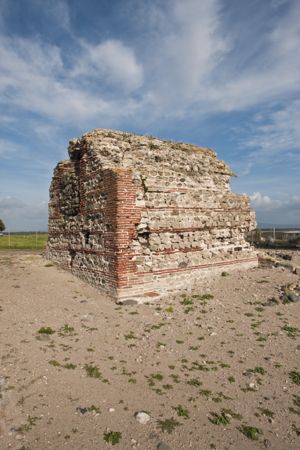 Guspini, Neapolis, Grandi terme