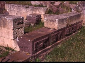 Strutture murarie di età punica e romana sull’altura del Castello