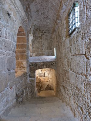 Pula, chiesa di Sant'Efisio, scala di accesso alla cripta
