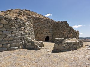 Meana Sardo, nuraghe Nolza, ingresso occidentale