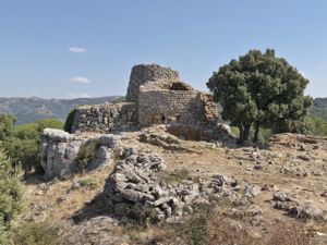 Osini, nuraghe Serbissi, veduta da sud