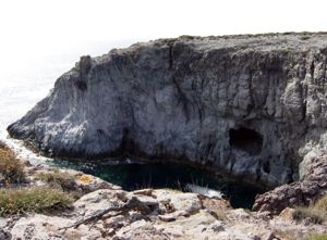 Cala della Signora: scoglieraraffigurante una testa di cinghiale