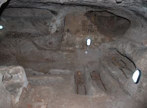 Sarcofagi a cassone nella necropoli di S. Rosa