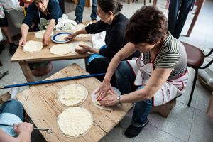 La preparazione de sa cozzula de casu