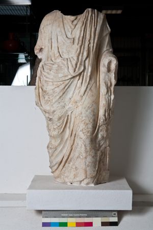 statua maschile togata