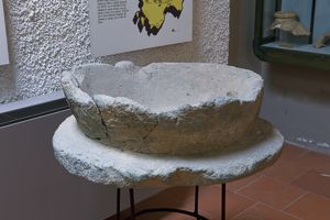 Ittireddu, Civico Museo Archeologico e Etnografico della Valle dei Nuraghi, bacile in pietra da Monte Zuighe