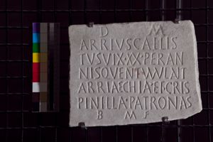 stele funeraria con iscrizione