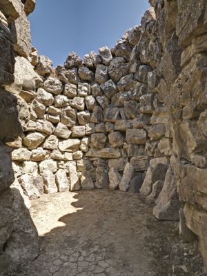 Villanova Tulo, nuraghe Adoni, interno del mastio