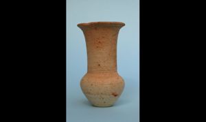 Vaso “à chardon”: documentati in modesta quantità solo in contesti cultuali e funerari di età fenicia (VIII-VI sec. a.C.), tali vasi evolvono con una progressiva riduzione del corpo e uno sviluppo sempre maggiore del collo a tromba