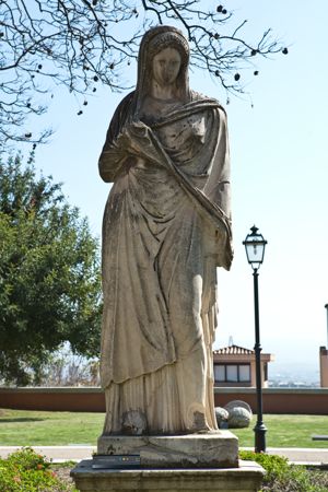 statua femminile