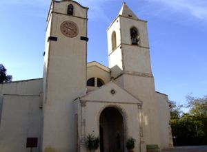 Chiesa di San Saturnino, facciata con campanile