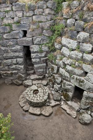 Torralba, nuraghe Santu Antine, cortile interno