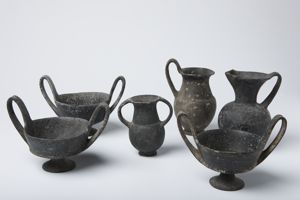Oristano, Antiquarium Arborense, ceramiche in bucchero etrusco