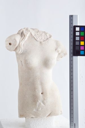 statua femminile/ torso