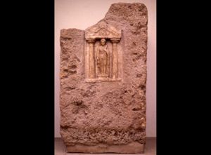 Stele con divinità maschile