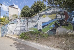 paesaggio rurale con ferrovia e figure maschili