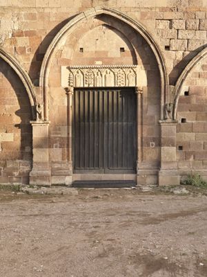 Bosa, chiesa di San Pietro extra muros, particolare della facciata