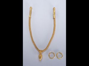 Collana aurea di Monte Luna conservata presso il Museo Archeologico di Cagliari. Località di provenienza: Monte Luna (Senorbì). Necropoli punico-romana. Tomba 87, vano B, deposizione centrale