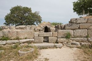Fonni, tombe di giganti di Madau, ingresso alla prima tomba