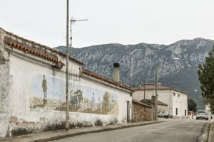 paesaggio campestre con figure umane e animali