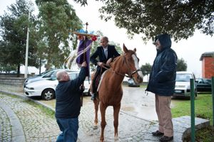 Felicino Cau consegna s'Ardia a Francesco Lisai