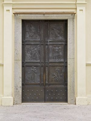 Lanusei, cattedrale di Santa Maria, portone di bronzo