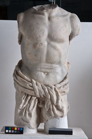 statua maschile/ torso