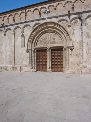Porto Torres, basilica di San Gavino, ingresso principale sul lato sud