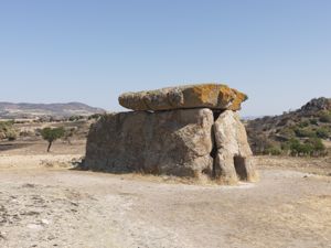 Mores, dolmen di Sa Coveccada