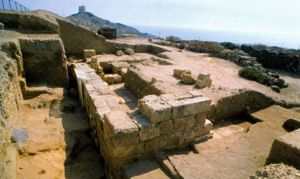 L’area artigianale di Murru Mannu (da E. Acquaro et alii, Ricerche a Tharros, in Phoinikes b shrdn. I Fenici in Sardegna. Nuove acquisizioni, Oristano 1997, p. 129).