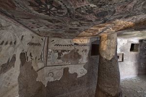 Bonorva, necropoli di Sant'Andrea Priu, affreschi su pareti e soffitti della chiesa rupestre