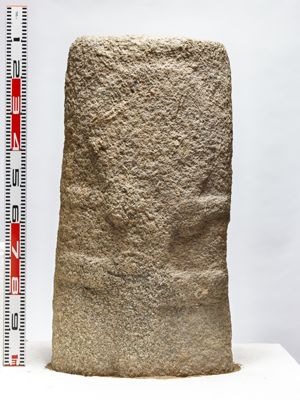 statua/ stele