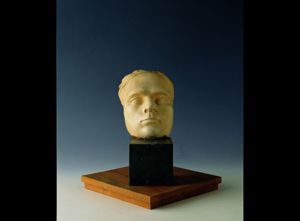 Francesco Ciusa, Maschera di Attilio Deffenu, 1934 stucco a marmo 18x8x2 cm.