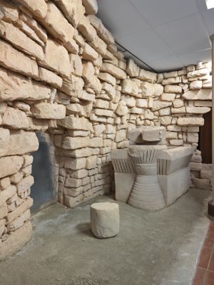 Villanovafranca, Museo Civico Archeologico Su Mulinu, ricostruzione dell'altare nuragico