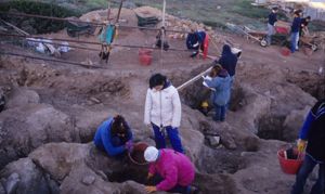 Scavi della missione dell’Università di Bologna e della Soprintendenza Archeologica, in collaborazione con l’Università di Cagliari, nella necropoli meridionale nel 2002