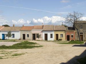 Case del villaggio sul lato sud-orientale del piazzale