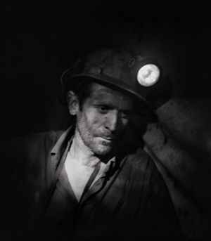 Carbonsulcis (Carbonia). Aminatore al lavoro in una miniera di carbone ancora attiva a 400 metri di profondità.