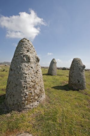 Macomer, Tamuli, triade di betili con bozze mammellari