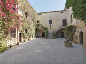 Sanluri, Castello di Villa Santa, cortile interno