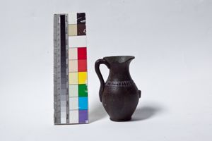 vaso biansato con iscrizione