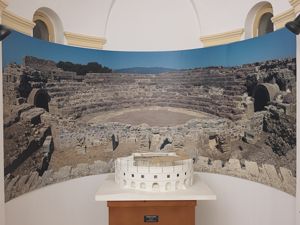Pula, Civico Museo Archeologico Giovanni Patroni, plastico del teatro di Nora