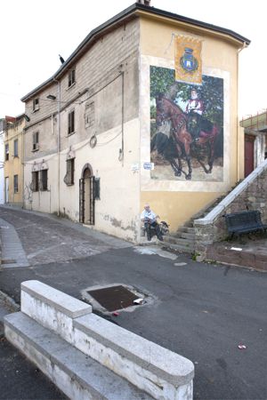 figura femminile a cavallo e figura maschile