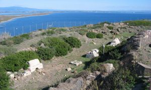 Il fossato delle fortificazioni repubblicane di Murru Mannu utilizzato come area funeraria in età romana imperiale