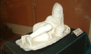 La sezione archeologica: statuetta in marmo forse di pescatore da Cagliari