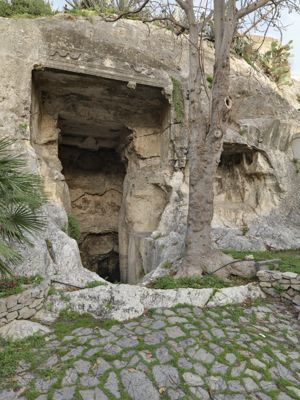 Cagliari, Grotta della Vipera