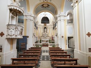 Oristano, chiesa del Carmine, interno