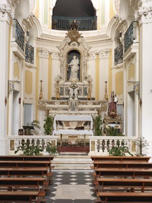 Oristano, chiesa del Carmine, altare maggiore